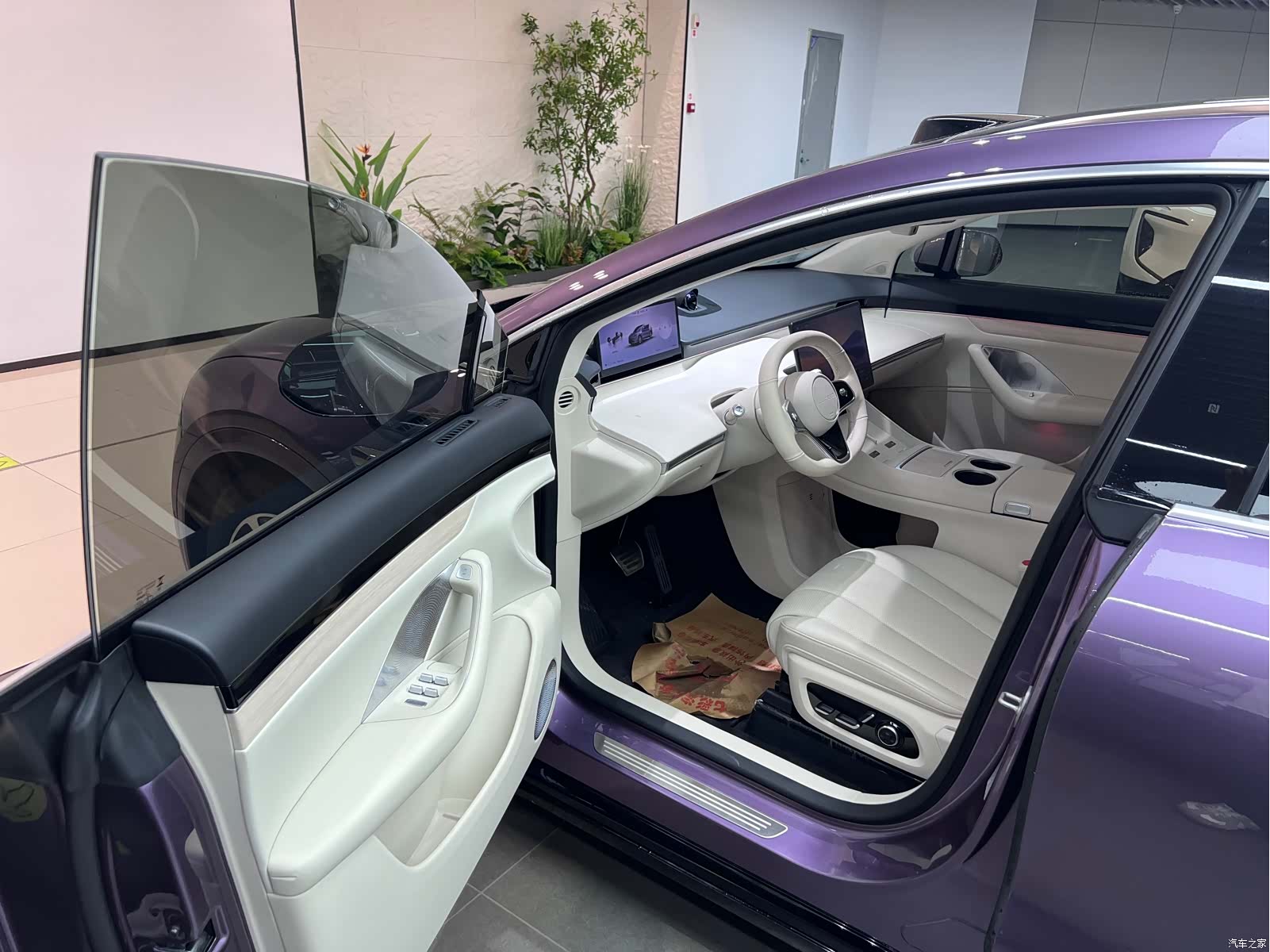 Luxeed R7, 2025 10