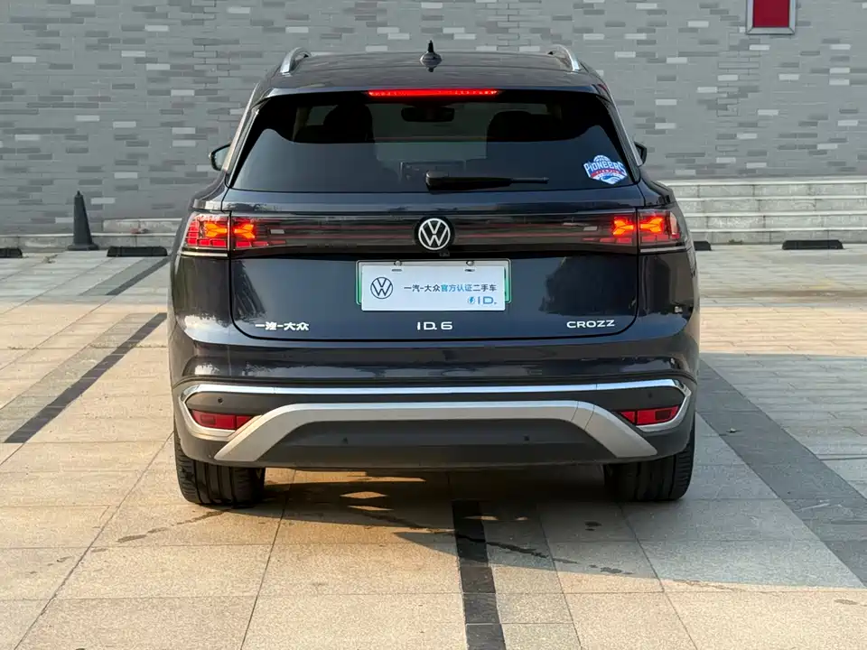 Volkswagen ID.6 CROZZ
