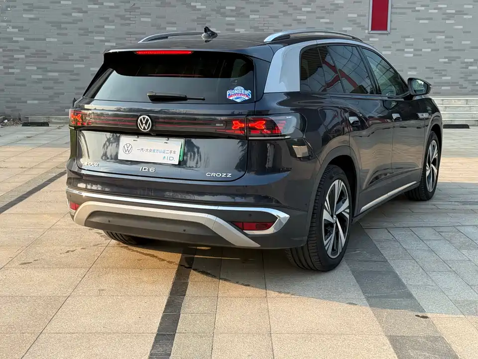 Volkswagen ID.6 CROZZ