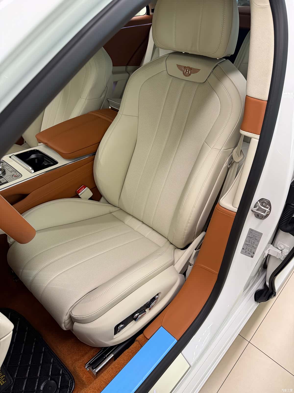 Bentley Flying Spur, 1900 все фото