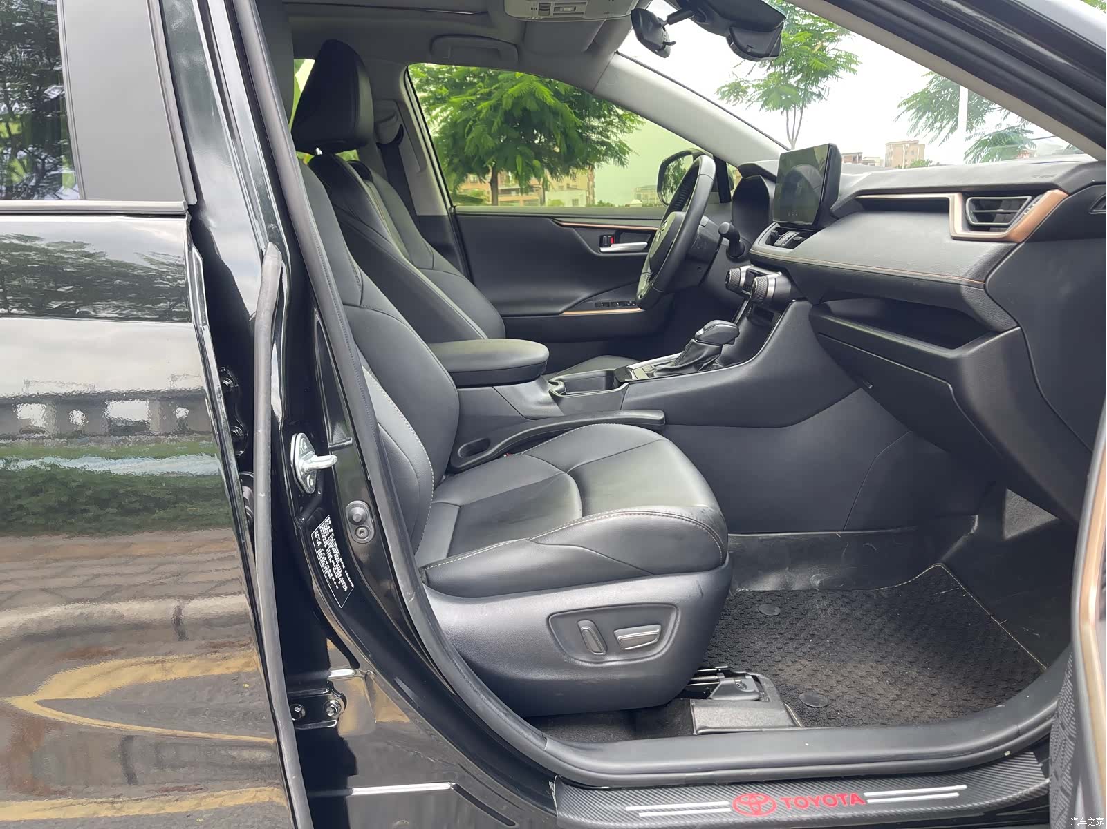 Toyota Wildlander, 2024 11