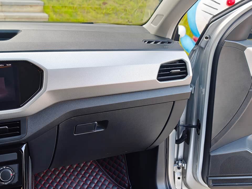 Volkswagen Exploring the shadow