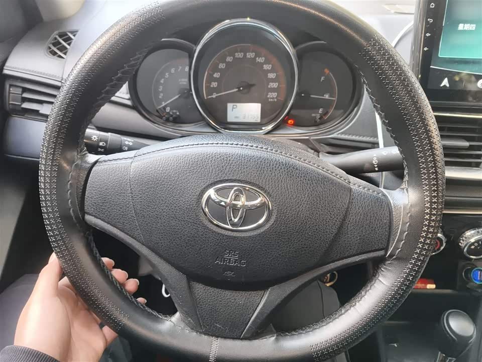 Toyota YARiS L to enjoy