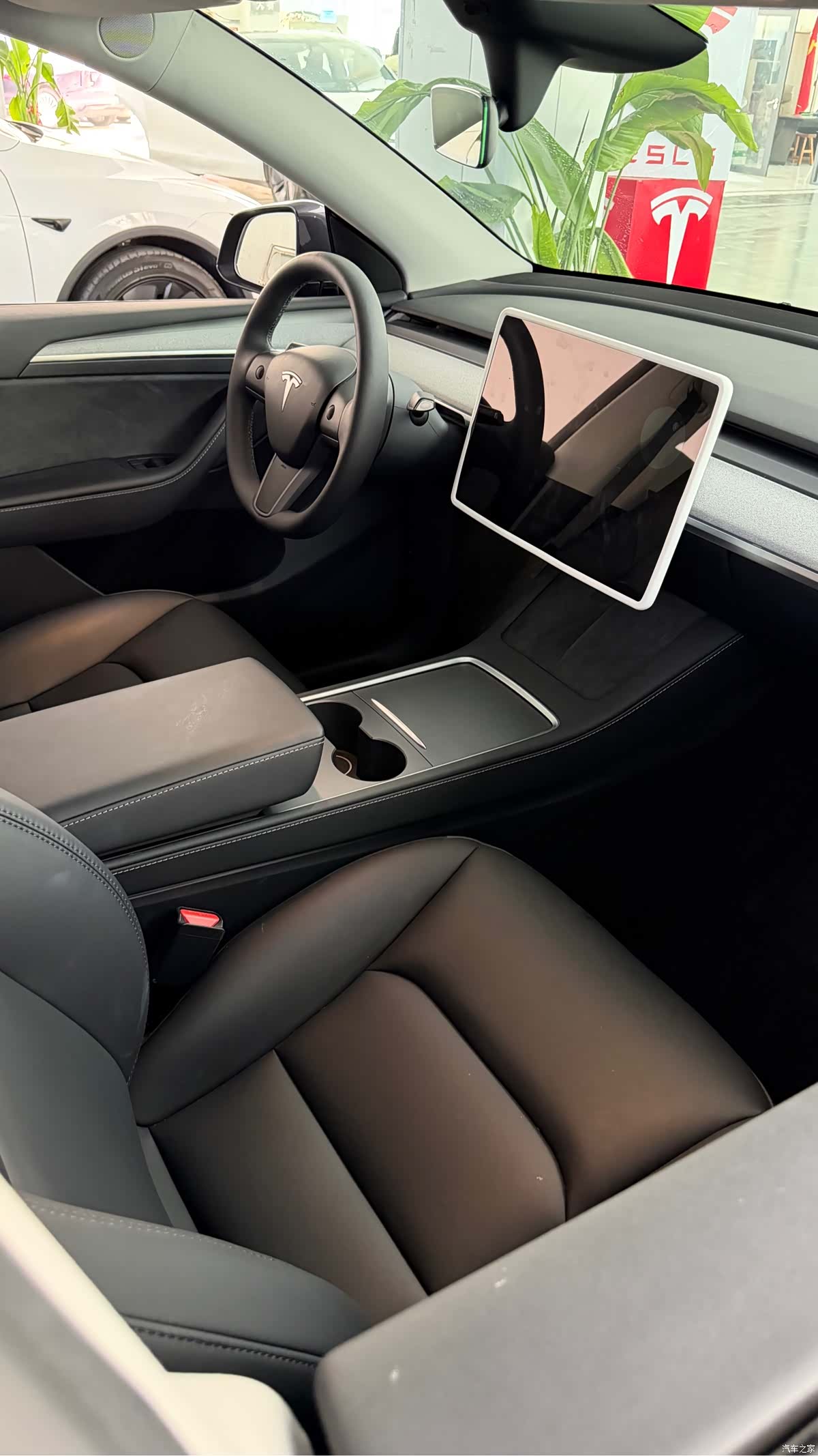 Tesla Model Y, 2024 6