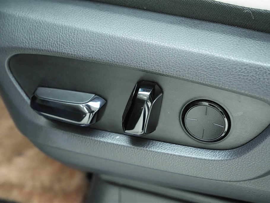Lexus LM Lexus LM