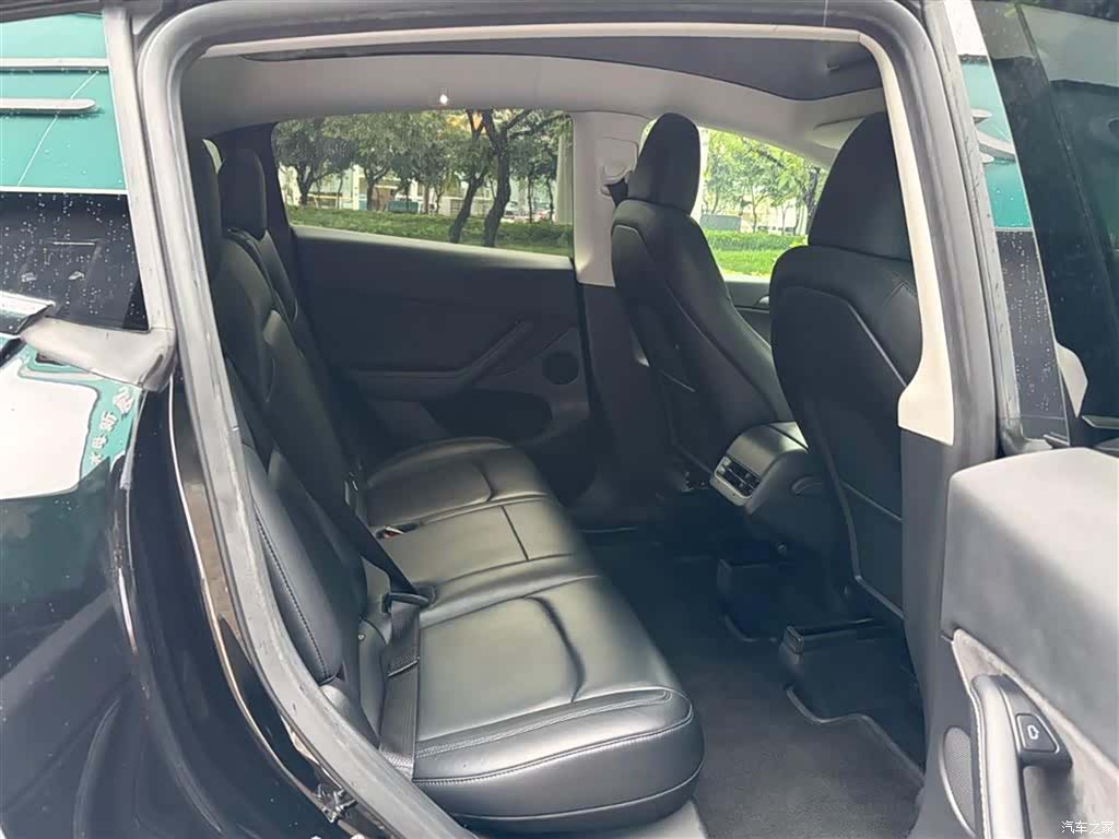 Tesla Model Y, 2022 13