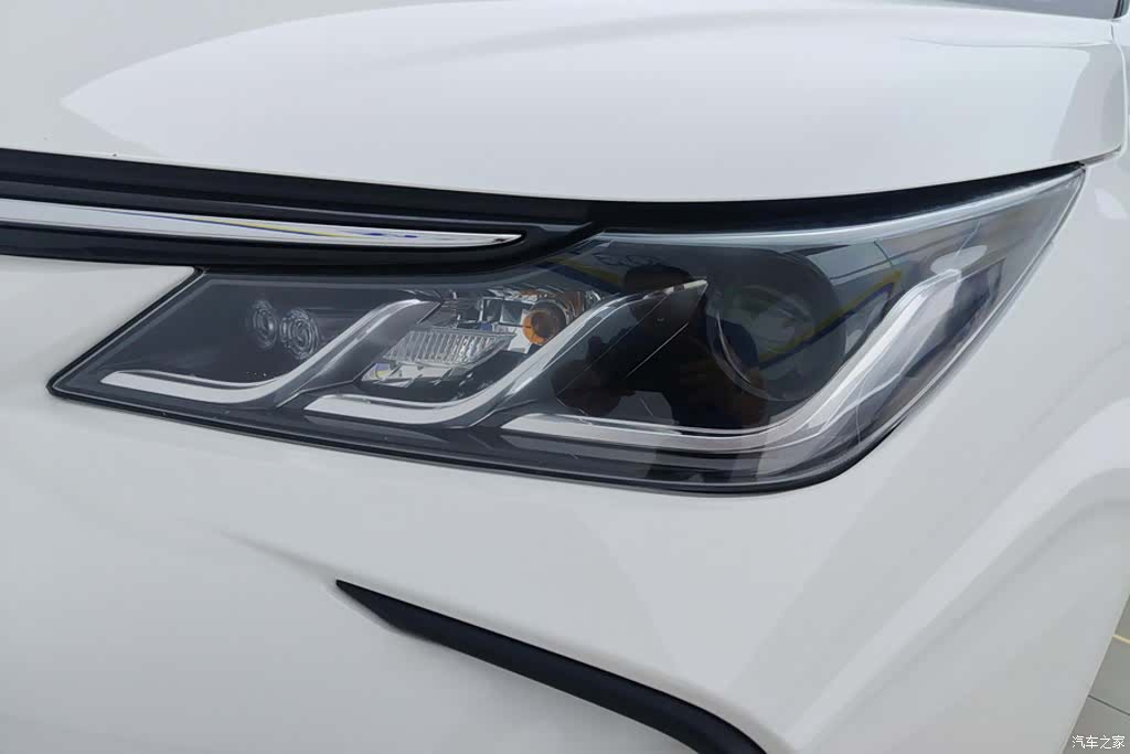 Toyota Corolla, 2023 все фото