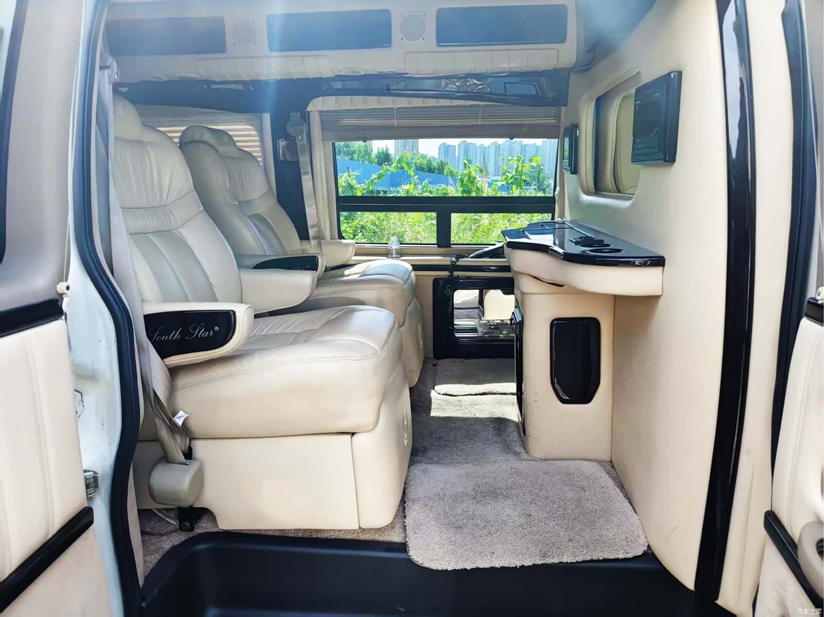 GMC SAVANA, 2011 9