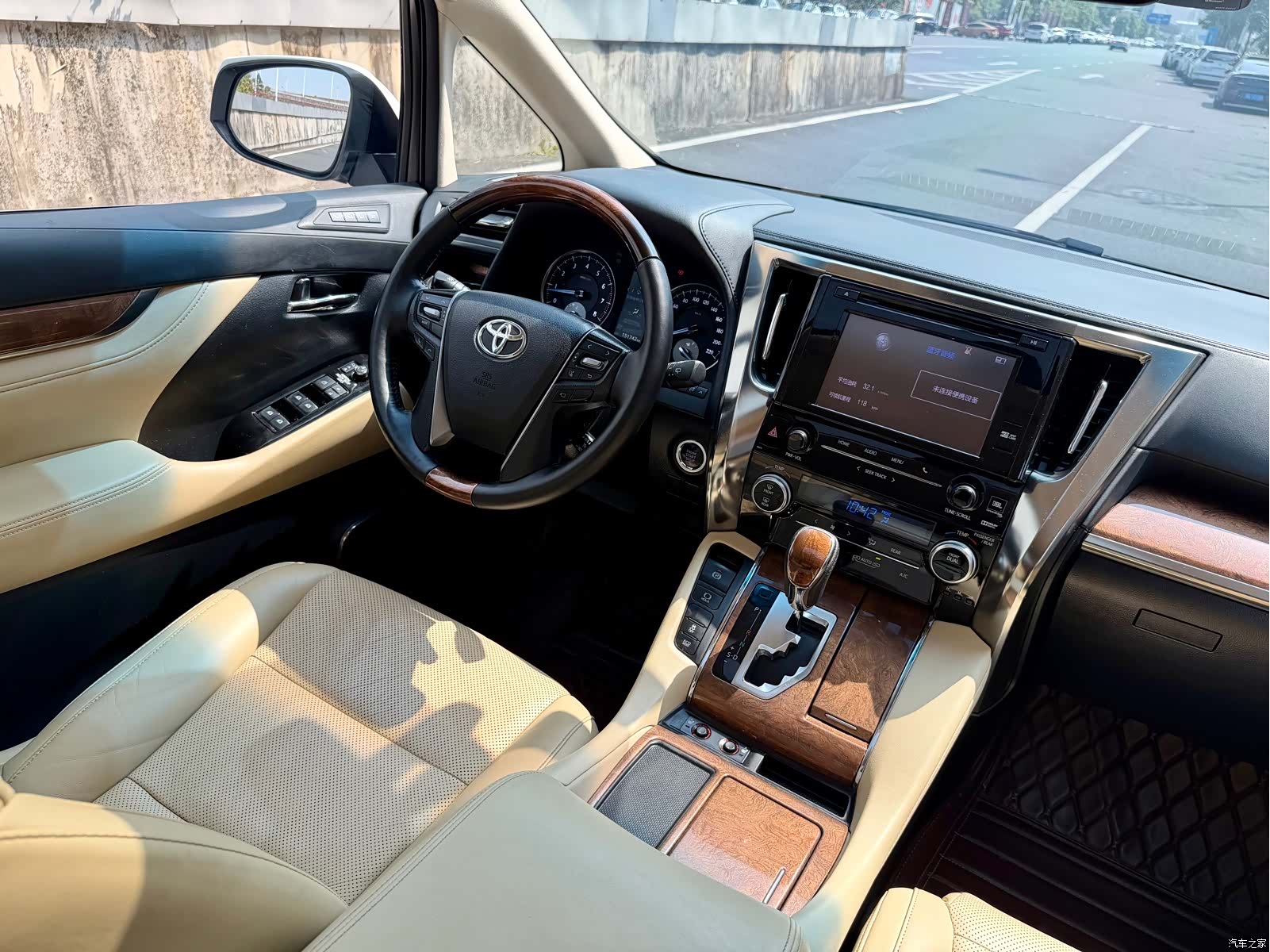 Toyota Alphard, 2017 31