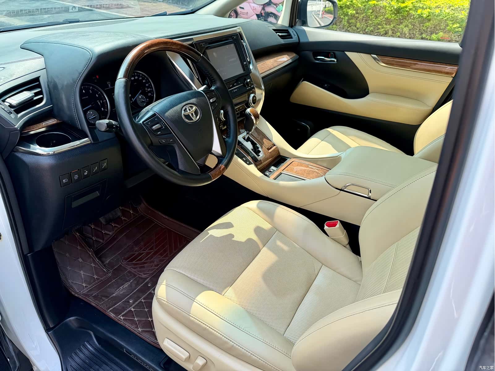 Toyota Alphard, 2017 17