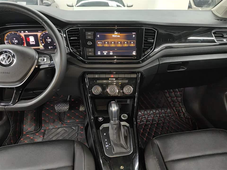 Volkswagen T-ROC exploring Songs