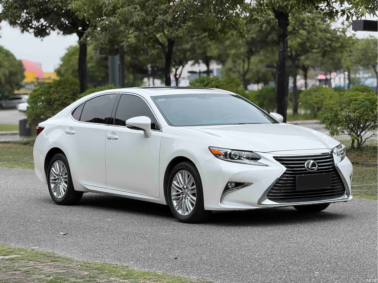 Lexus ES, 2017 3