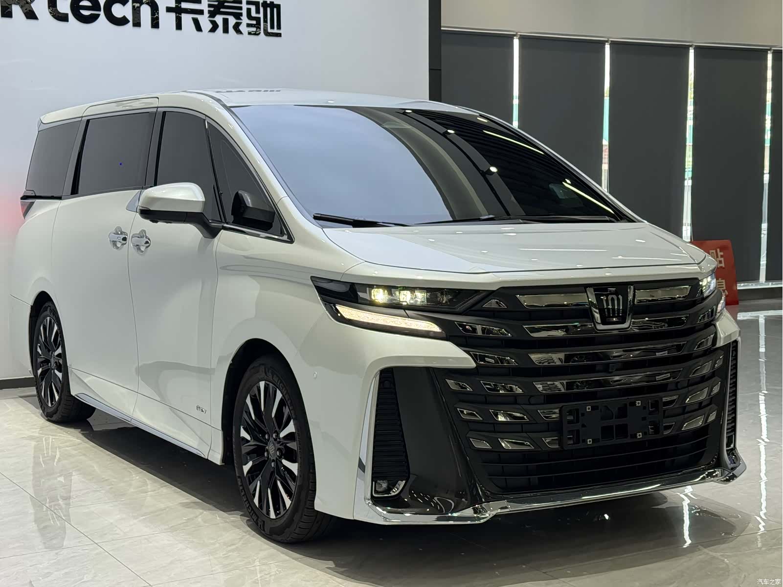 Toyota Vellfire, 2023 3