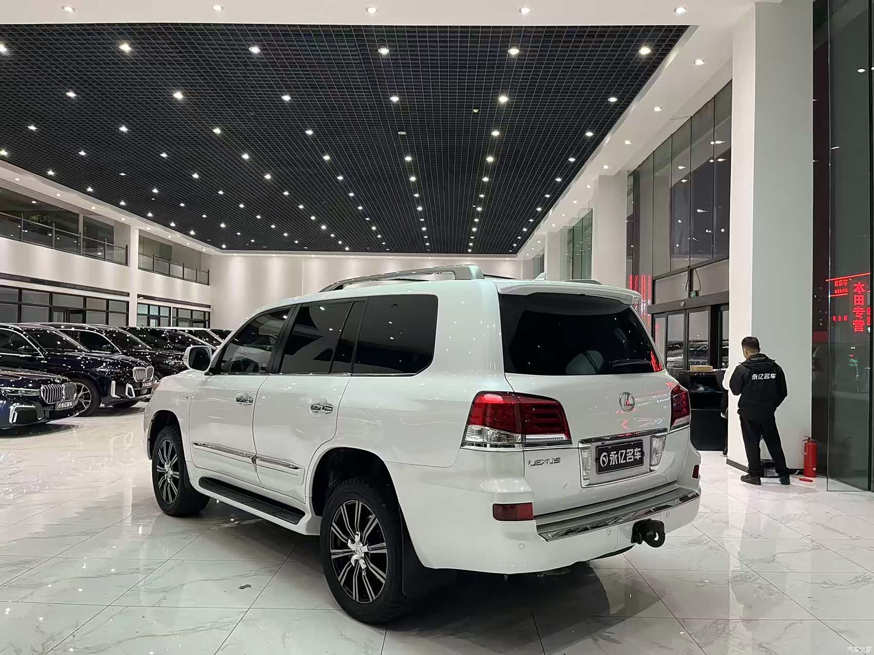 Lexus LX, 2012 12