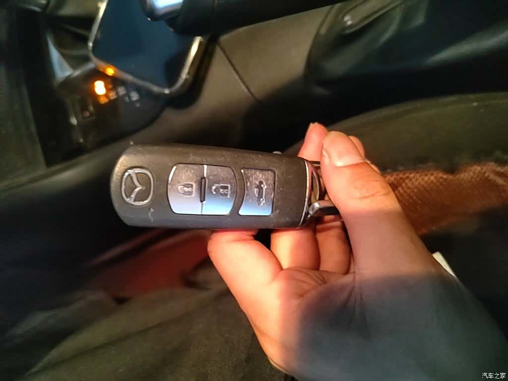 Mazda Mazda3, 2015 9