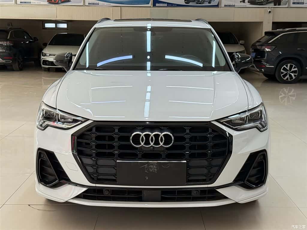 Audi Q3, 2023 2