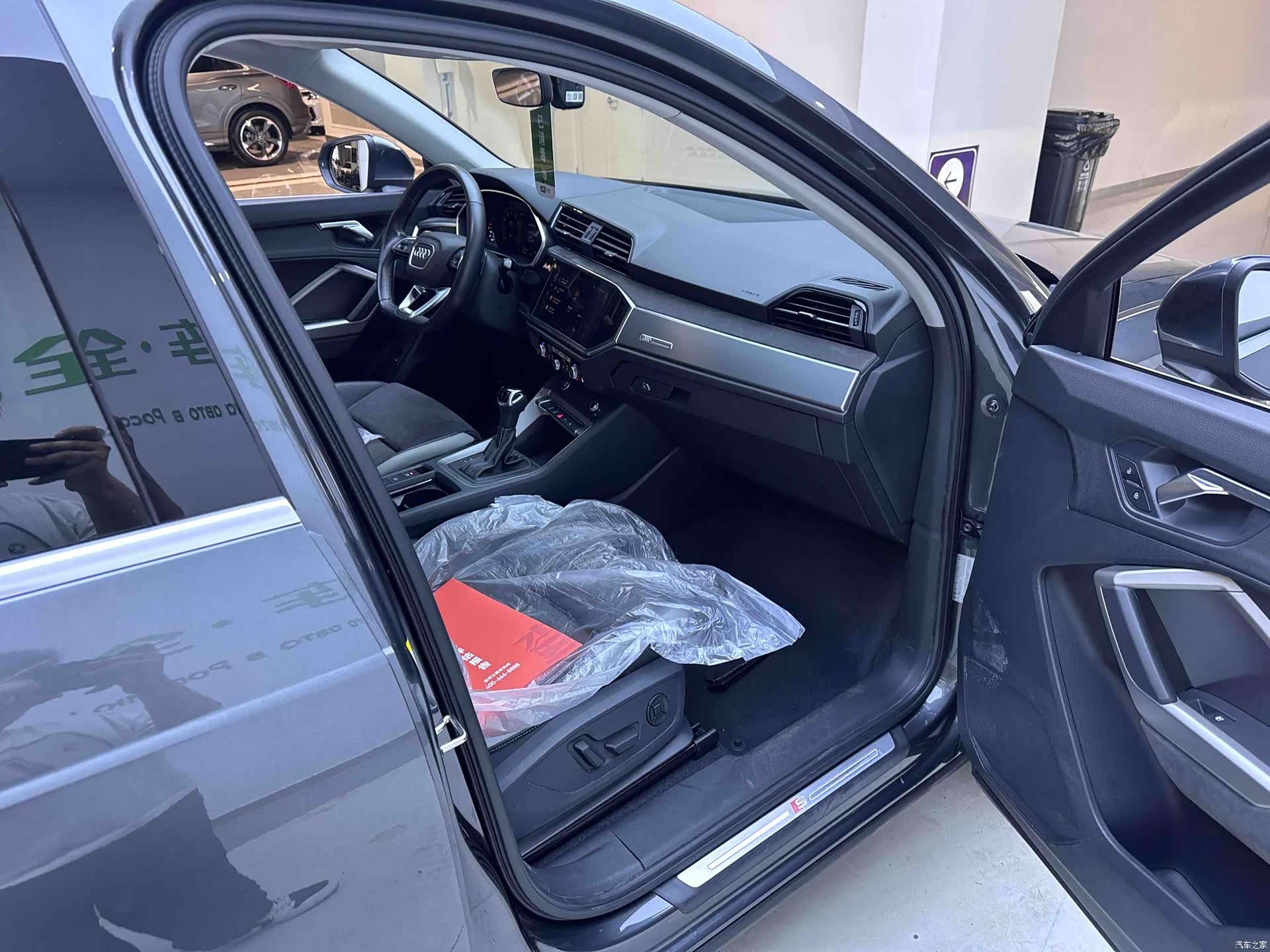 Audi Q3, 2022 10