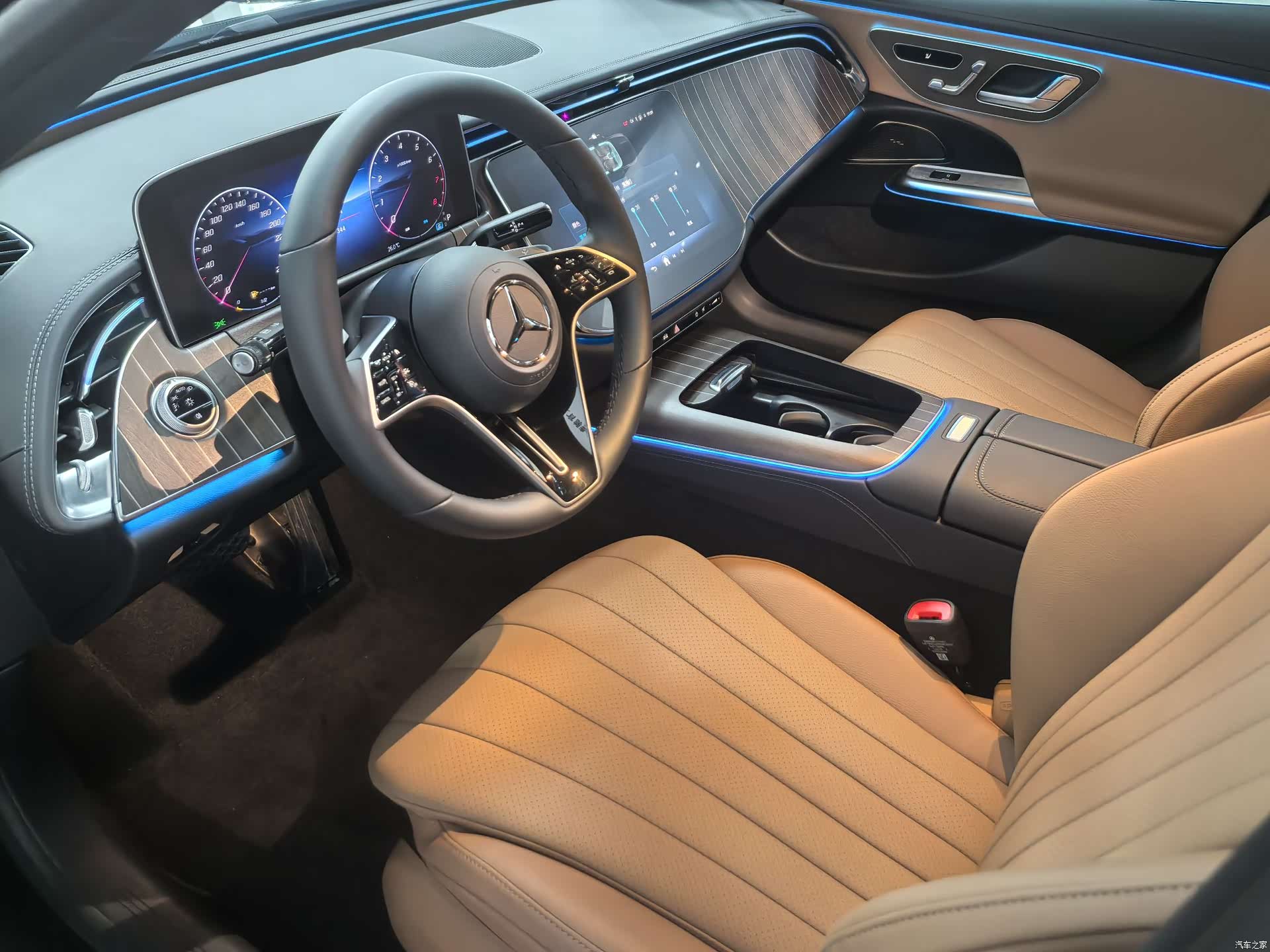 Mercedes-Benz E-Class, 2025 10