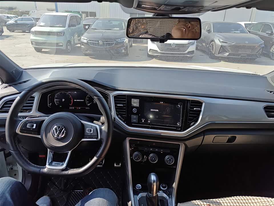 Volkswagen T-ROC exploring Songs