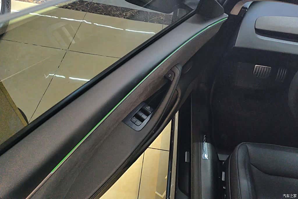 Tesla Model 3, 2025 7