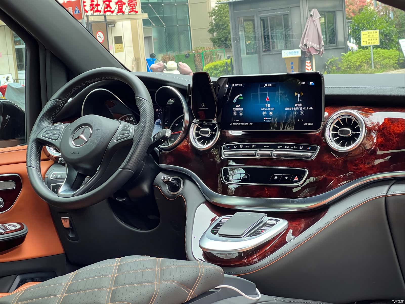 Mercedes-Benz V-Class, 2024 16