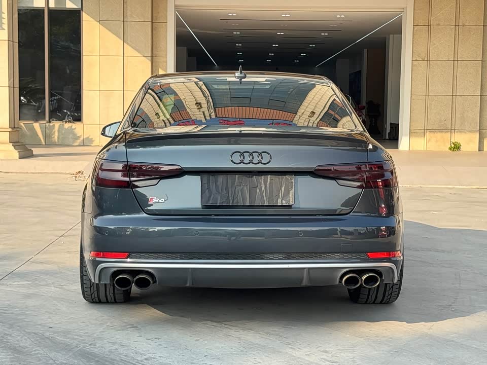 Audi S4