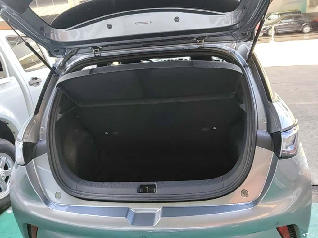 BYD Dolphin, 2023 19