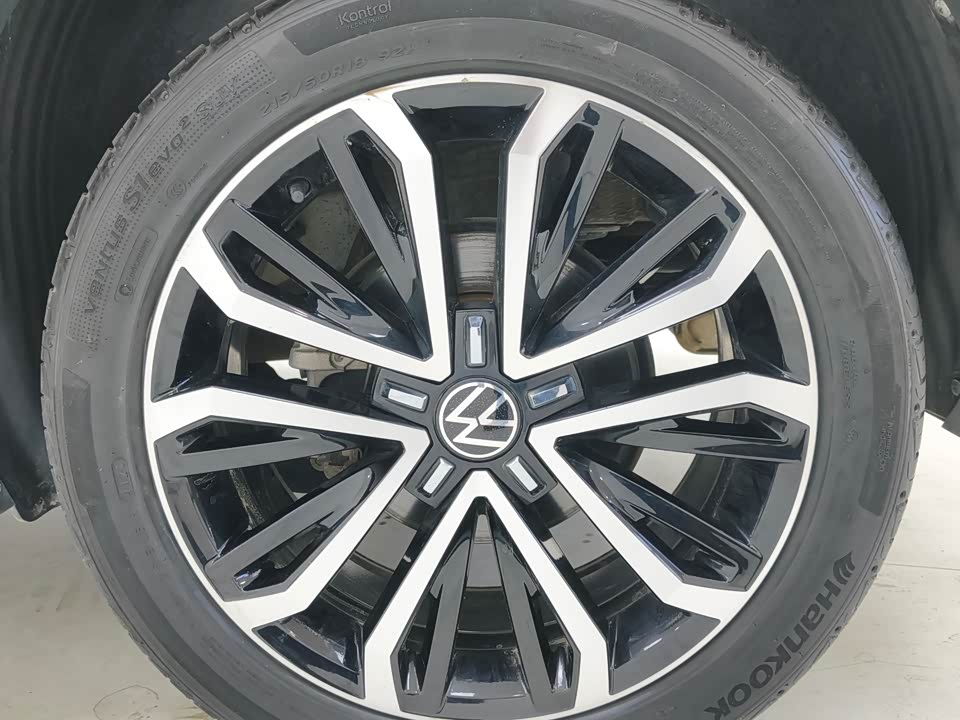 Volkswagen T-ROC exploring Songs