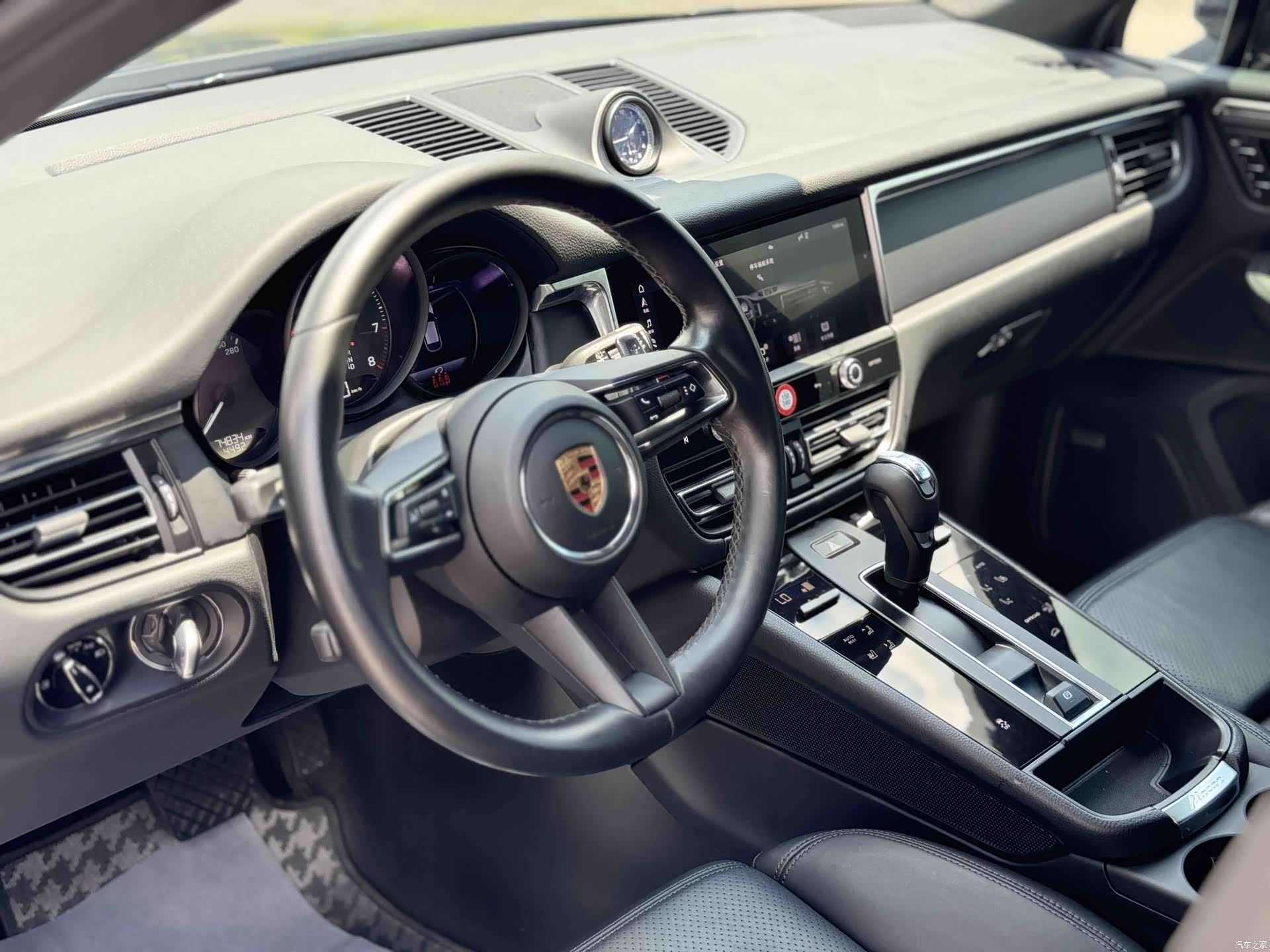 Porsche Macan, 2022 все фото