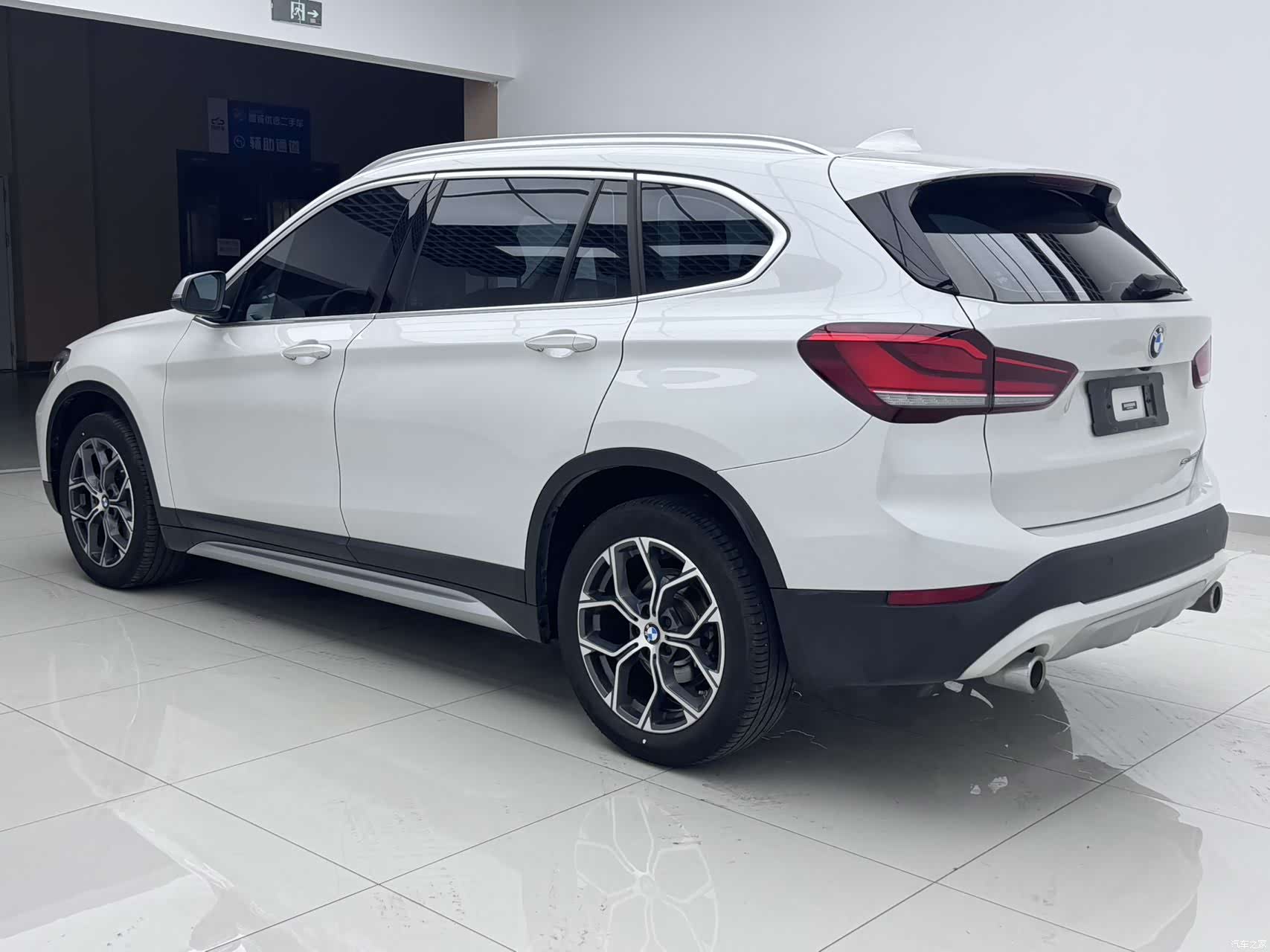 BMW X1, 2022 все фото