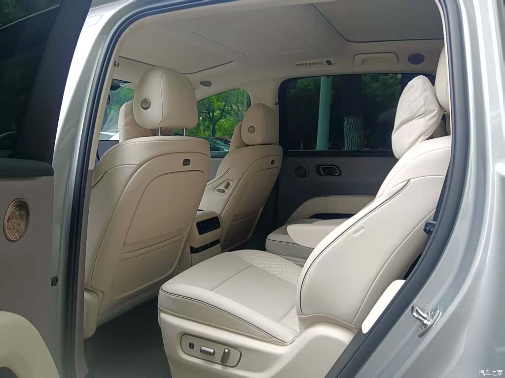 Li Auto i8, 2025 6