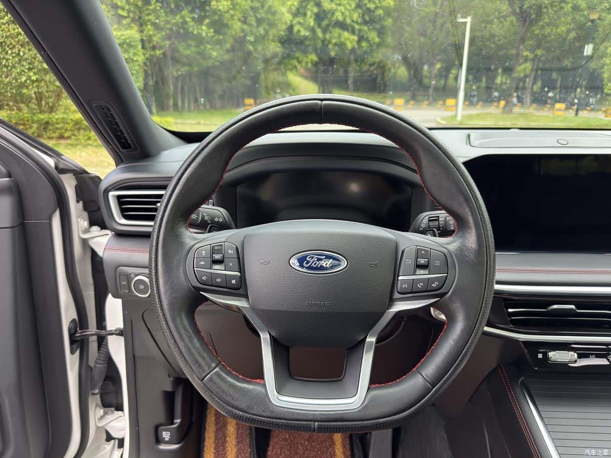 Ford Explorer, 2023 18