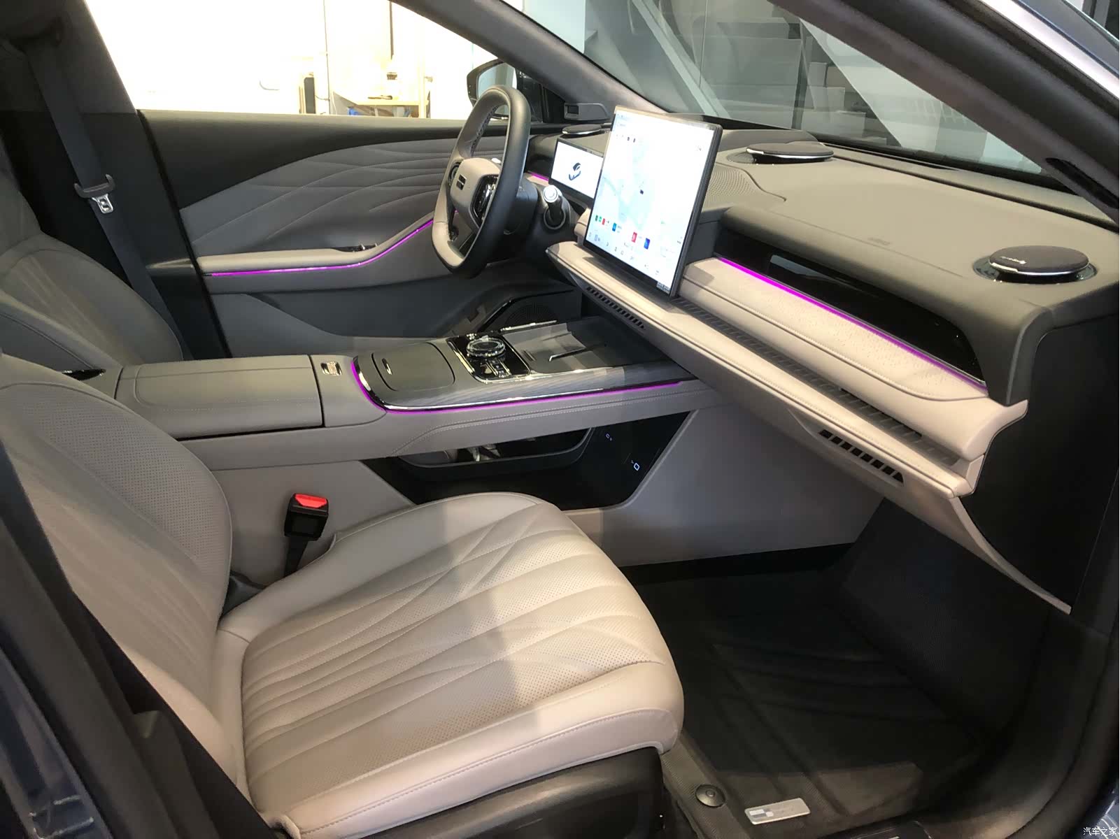 Geely 8, 2025 8