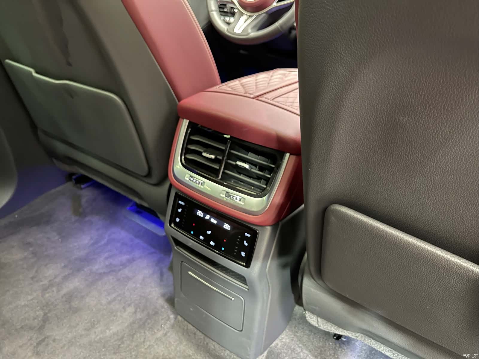 Hongqi E-HS9, 2023 13