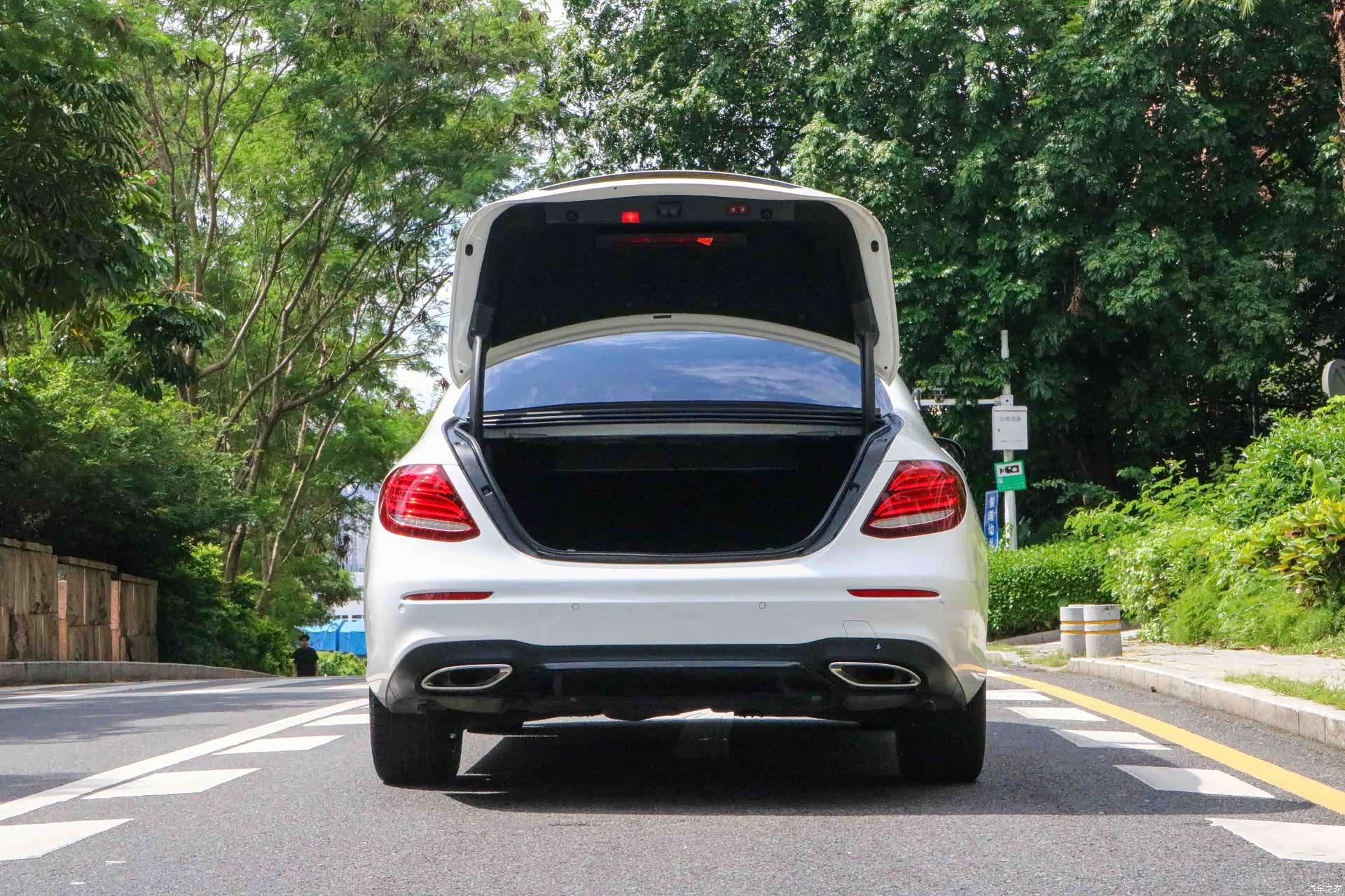 Mercedes-Benz E-Class, 2019 15