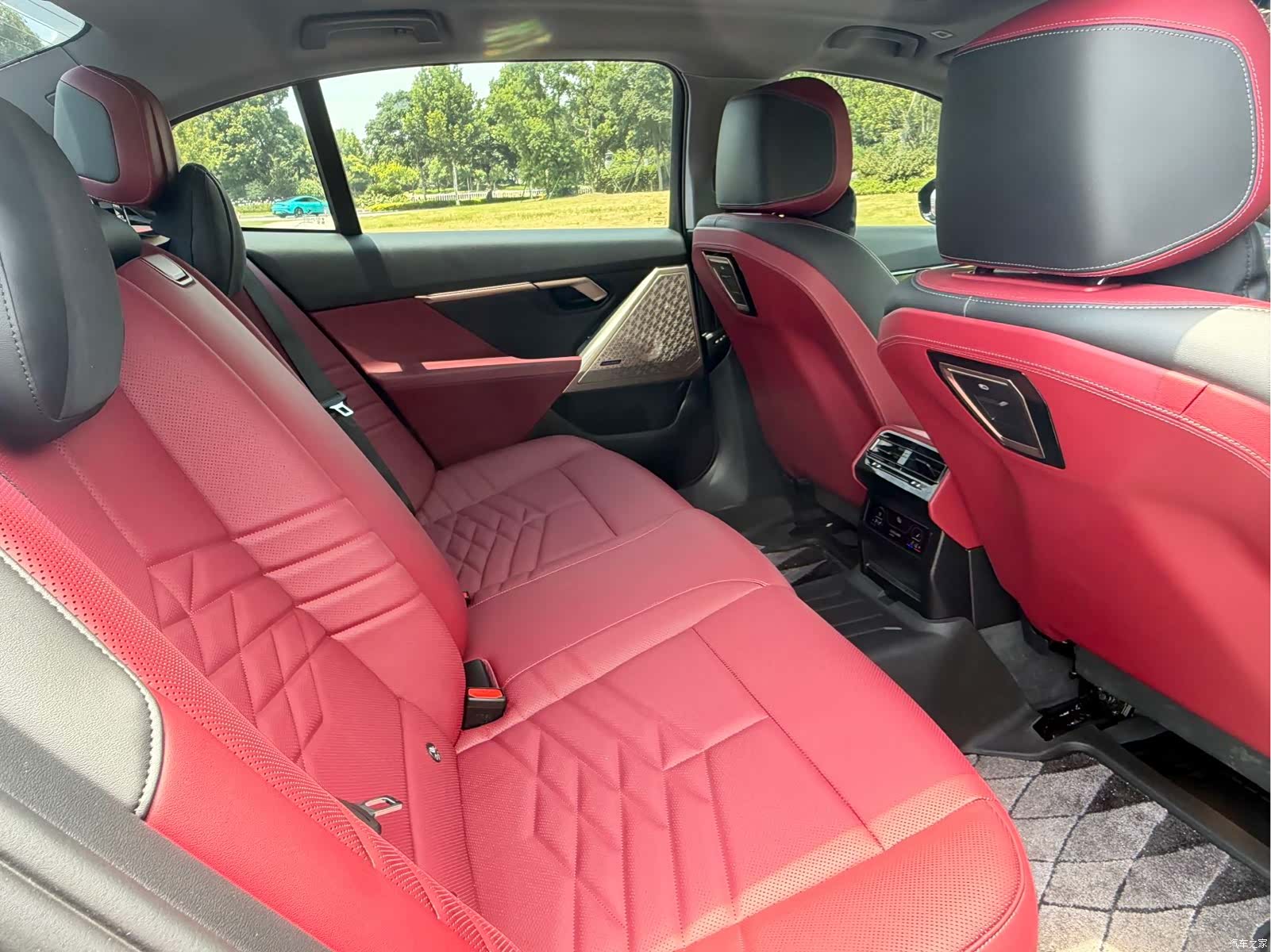 BMW 5 Series, 2024 14