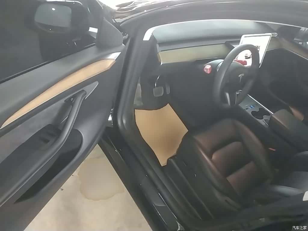 Tesla Model Y, 2023 16