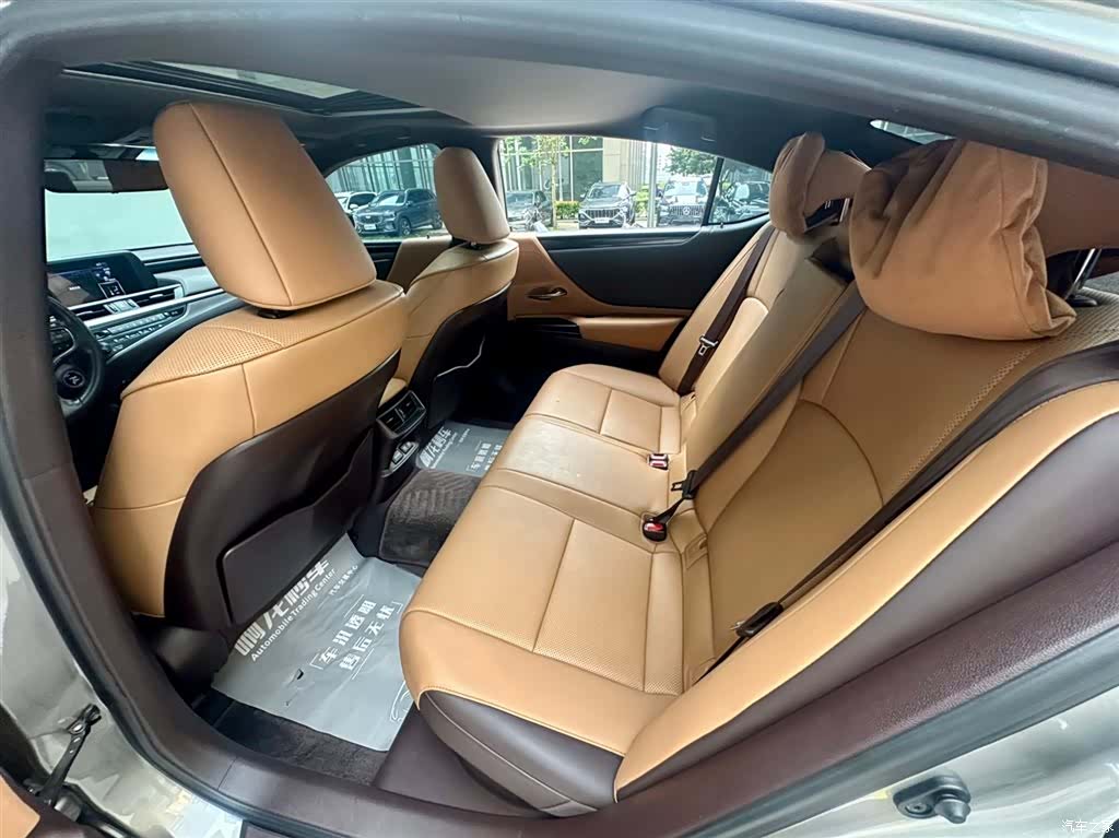 Lexus ES, 2020 7
