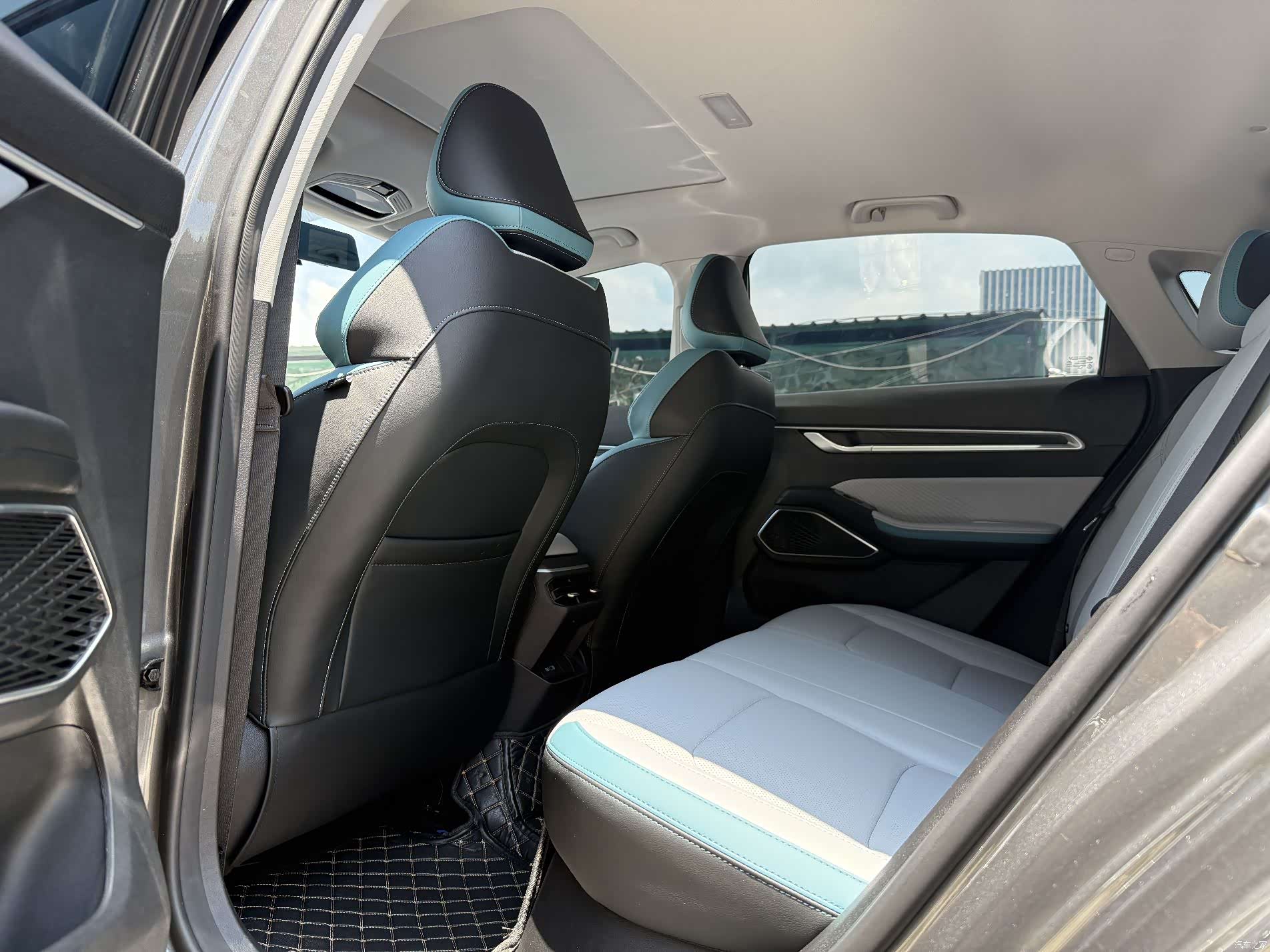 Geely Emgrand, 2023 все фото