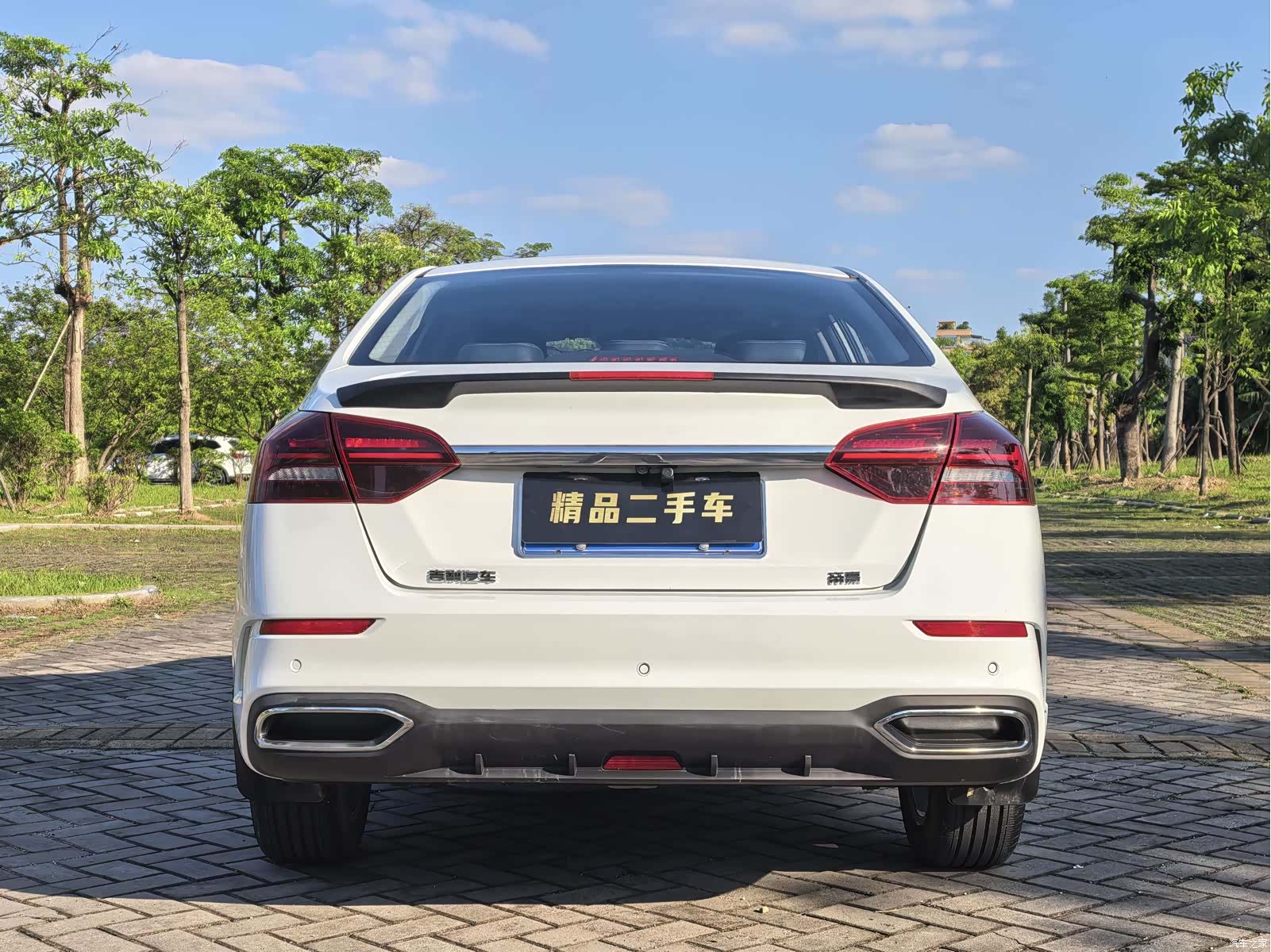 Geely Emgrand, 2022 все фото