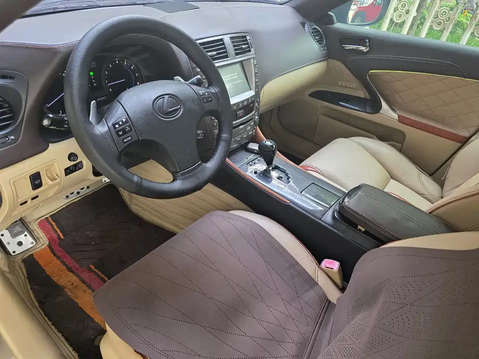 Lexus IS