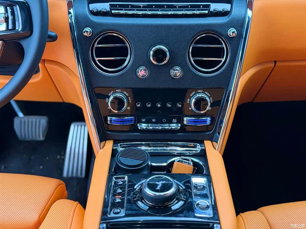 Rolls-Royce Cullinan, 2024 9