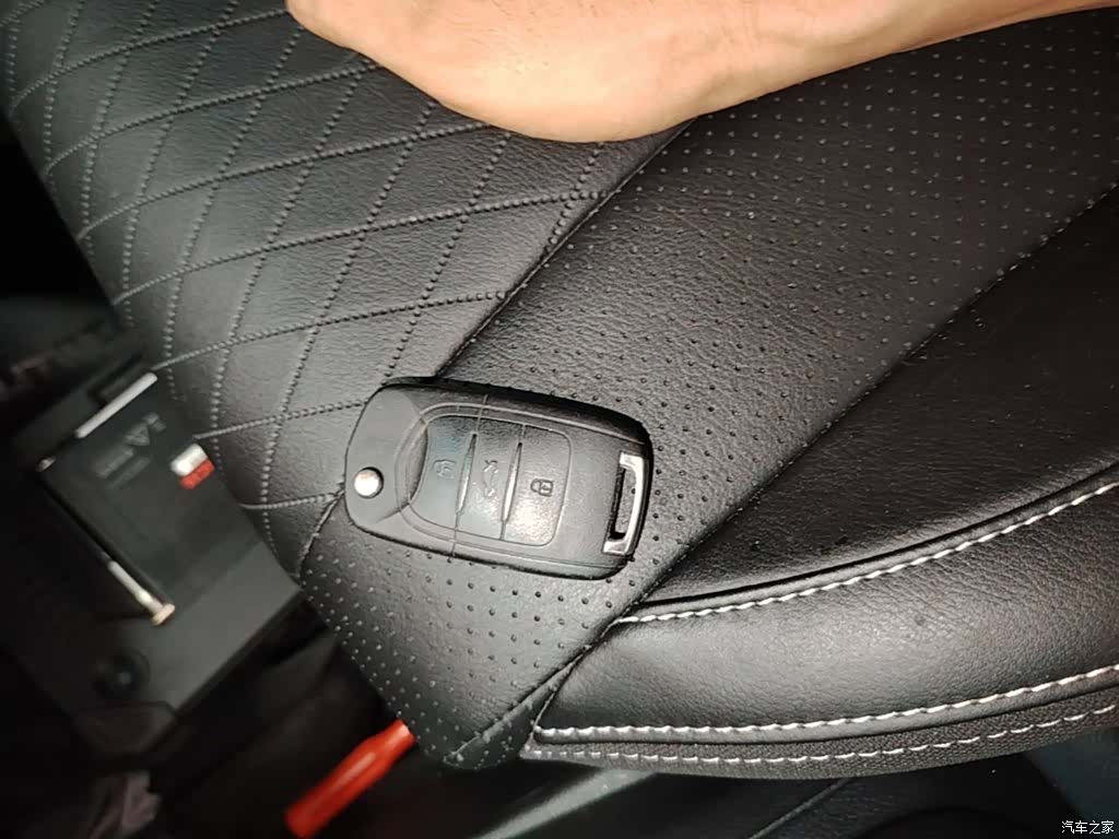 Wuling 310W, 2021 9