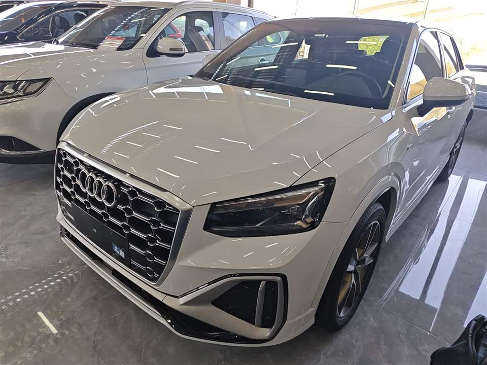 Audi Q2L