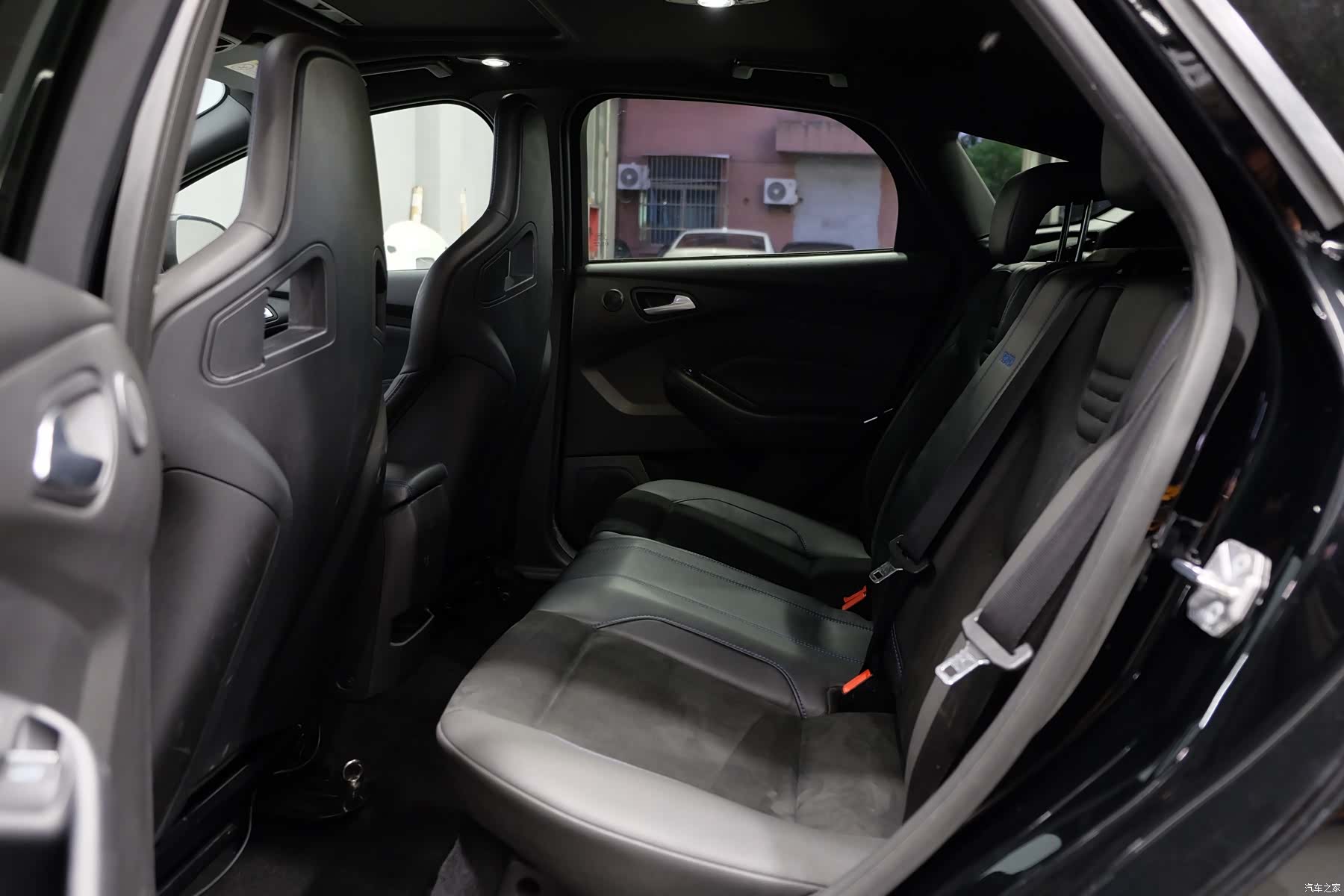 Ford Focus, 2018 11