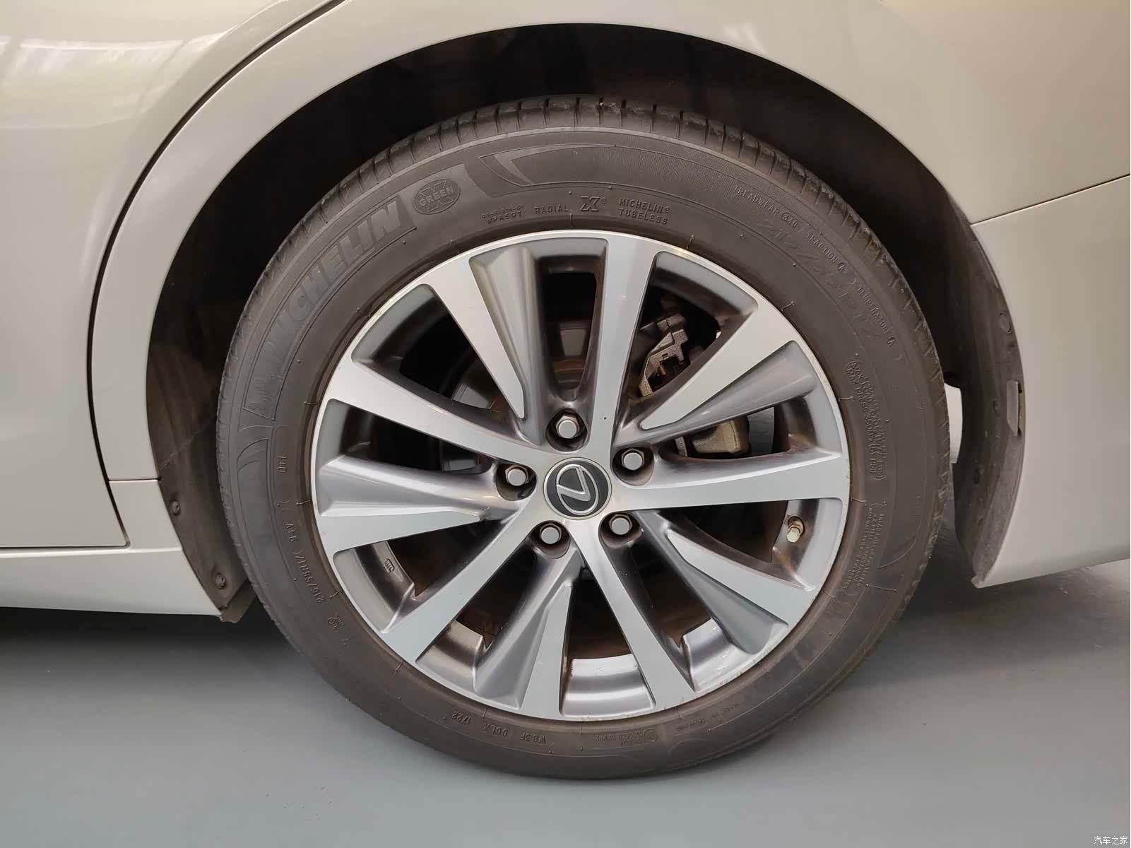 Lexus ES, 2019 7