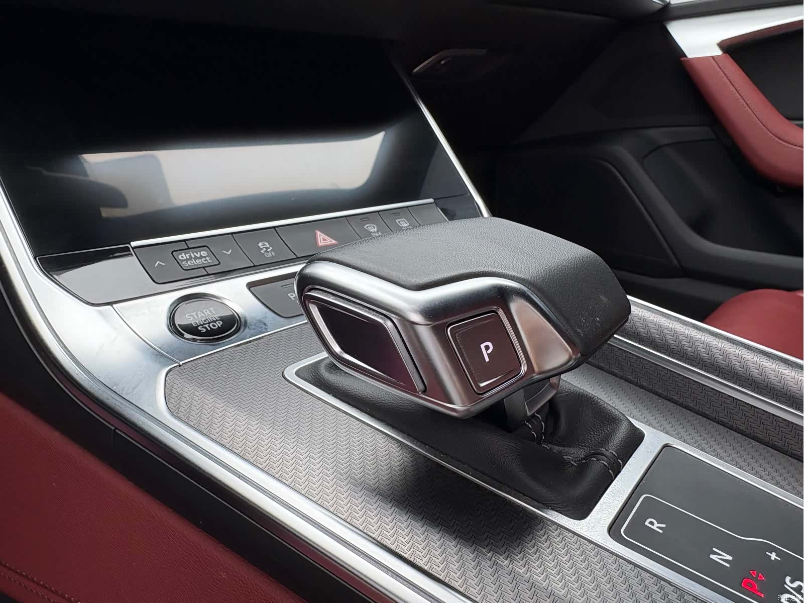 Audi A7L, 2025 11