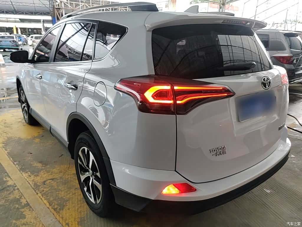 Toyota RAV4, 2018 все фото