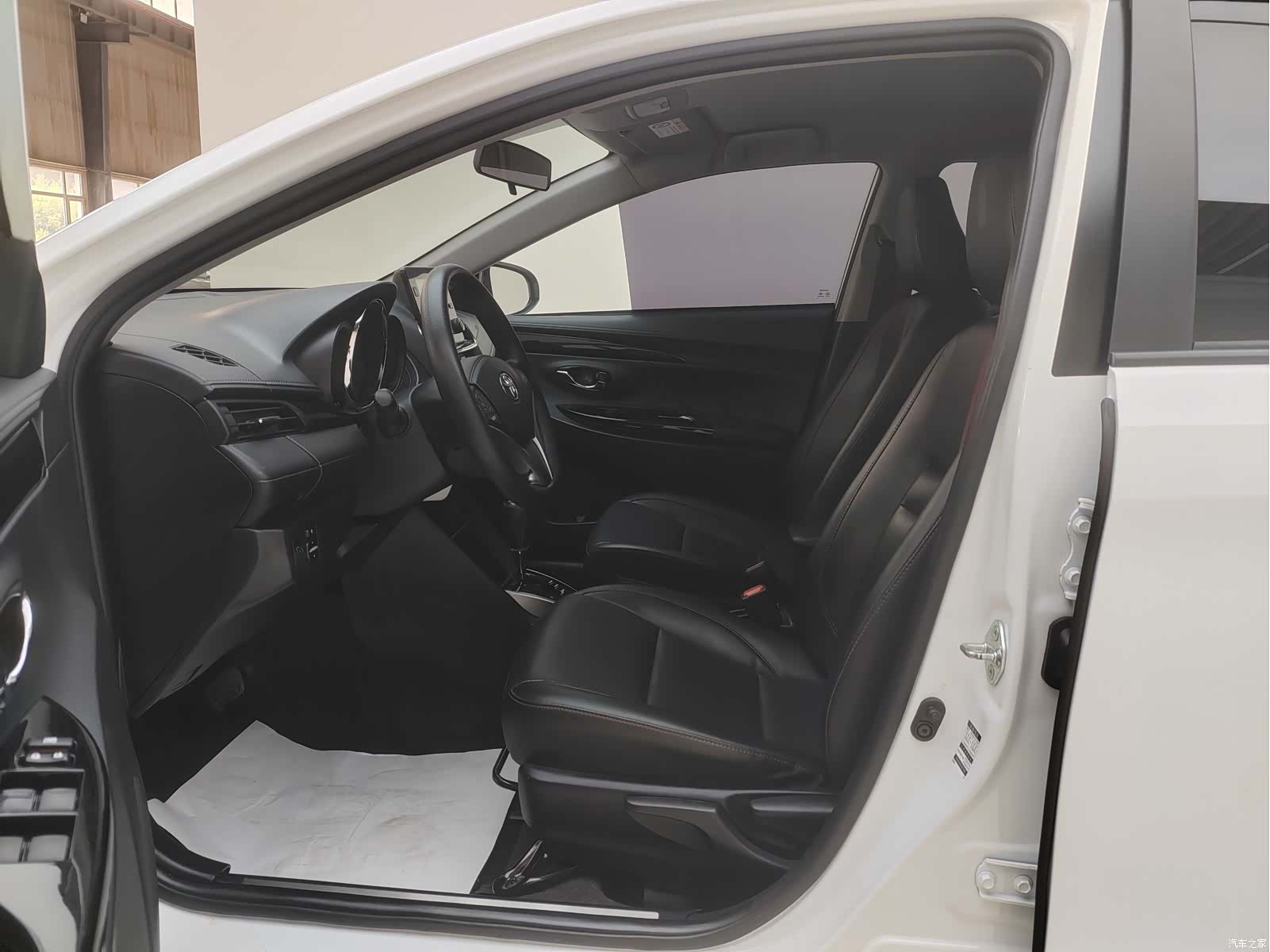 Toyota YARiS L, 2022 9