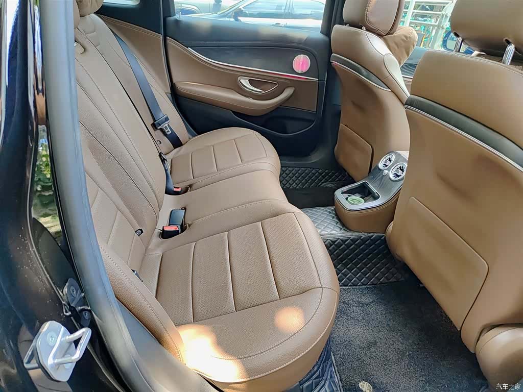 Mercedes-Benz E-Class, 2022 11